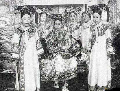 洛晴川在大清帝國：皇帝妃子攻略之路的榮耀與智慧