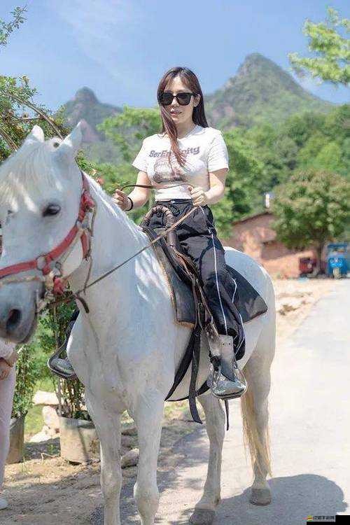 少女級白衣天使風采完美展現(xiàn)：全新搭配攻略，打造甜美清純魅力葉草風范，溫柔護持健康光彩S裝扮全攻略