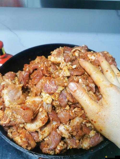 邁開腿吃香腸會怎么樣：關于這一行為的詳細探討與可能后果分析