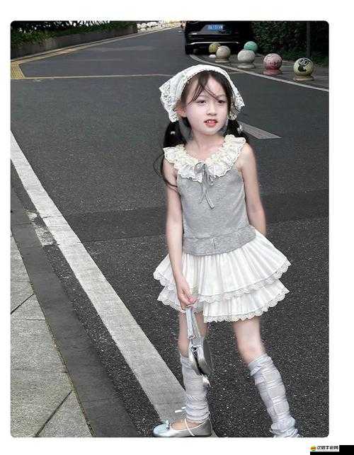 八歲女孩上衣穿的露腰的衣服：可愛與時(shí)尚的完美結(jié)合