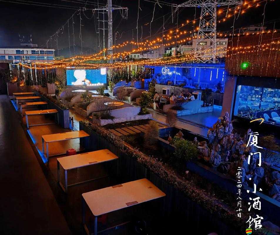 以 entirely 相濡以沫的夜晚為題，講述兩個相愛的人在海邊共度浪漫一夜