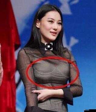 美女扒開胸罩露出奶頭的私密秘辛