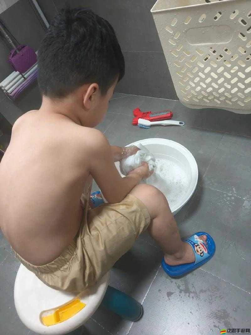 剛入睡感覺巨大的東西在動，突然驚醒，背后發涼