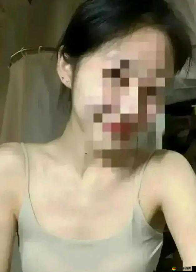 福利姬麻酥酥：清純外表下的不雅視頻傳播者