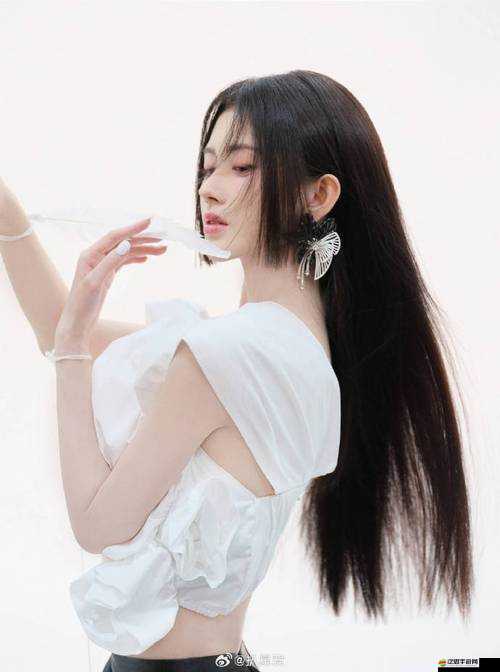 鞠婧祎私密圖片被扒開雙腿猛進入相關(guān)內(nèi)容引發(fā)爭議