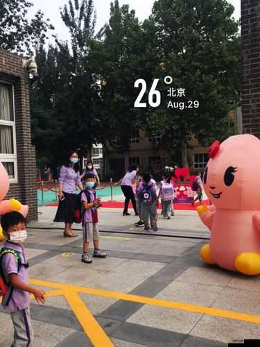 當(dāng)從校服衣袖看到葡萄，青澀時光里的別樣滋味